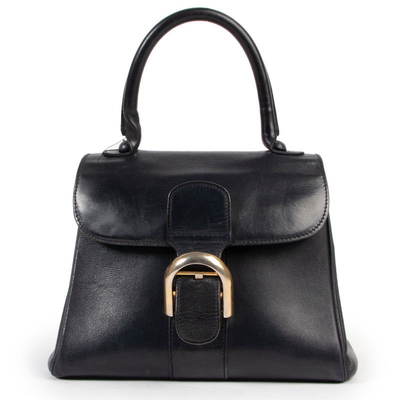 Buy these Delvaux Blue Leather Brillant for a reasonable price at Labellov online or in store. Koop deze Delvaux Blue Leather Brillant voor een redelijke prijs bij Labellov online of in de winkel.