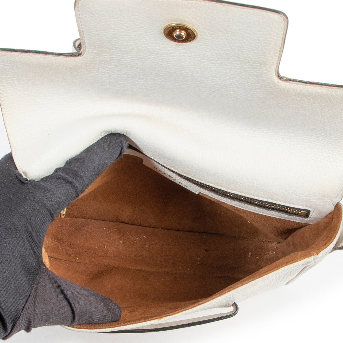 Buy these Delvaux White Crossbody DDD for a reasonable price at Labellov online or in store. Koop deze Delvaux White Crossbody DDD voor een redelijke prijs bij Labellov online of in de winkel.
