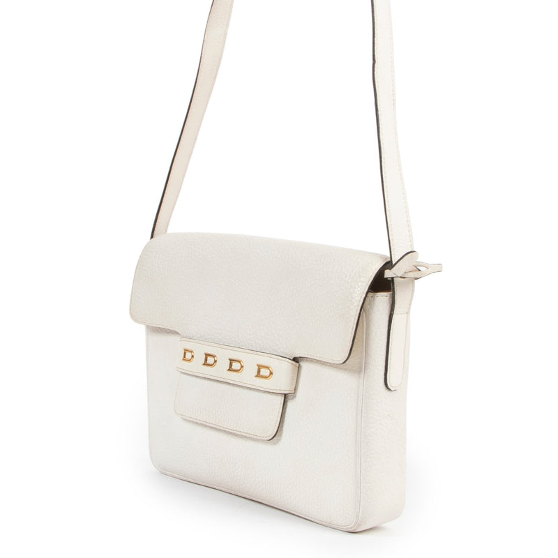 Buy these Delvaux White Crossbody DDD for a reasonable price at Labellov online or in store. Koop deze Delvaux White Crossbody DDD voor een redelijke prijs bij Labellov online of in de winkel.