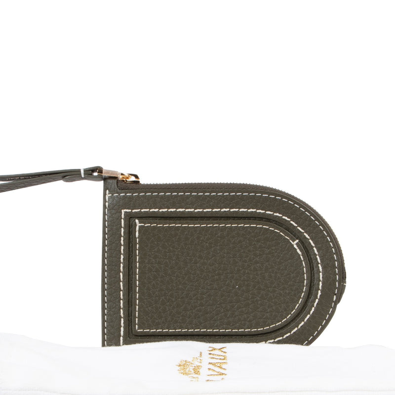Buy these Delvaux Green Taurillon D Wallet for a reasonable price at Labellov online or in store. Koop deze Delvaux Green Taurillon D Wallet voor een redelijke prijs bij Labellov online of in de winkel.