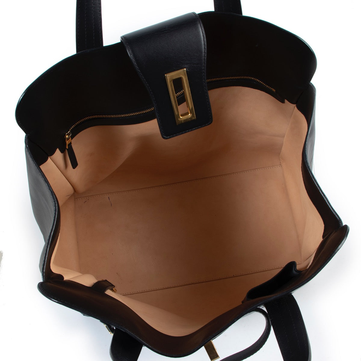 Shop safe online 100% authentic second hand Delvaux Black Simplissime N/S Tote Top Handle Bag at the right price at Labellov in Antwerp.