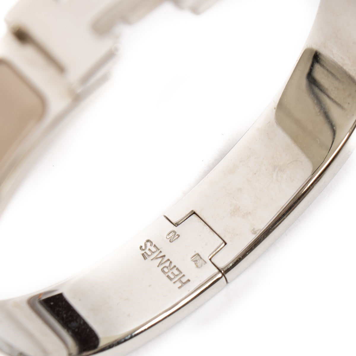 authentic pre loved Hermès taupe Clic H Bracelet on Labellov.com