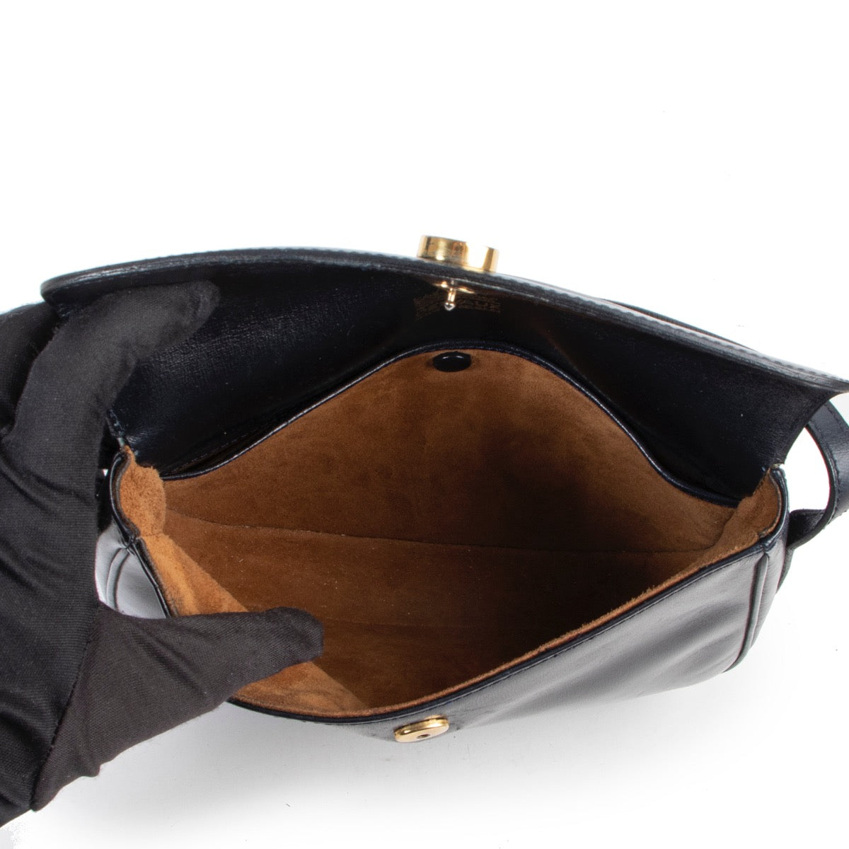 Buy these Delvaux Navy Blue Crossbody for a reasonable price at Labellov online or in store. Koop deze Delvaux Navy Blue Crossbody voor een redelijke prijs bij Labellov online of in de winkel.