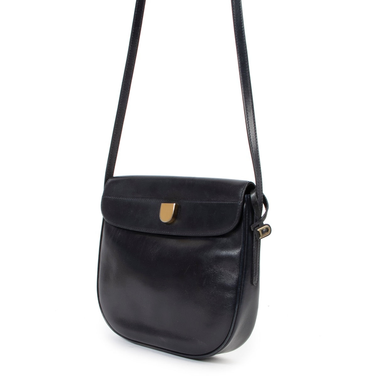 Buy these Delvaux Navy Blue Crossbody for a reasonable price at Labellov online or in store. Koop deze Delvaux Navy Blue Crossbody voor een redelijke prijs bij Labellov online of in de winkel.