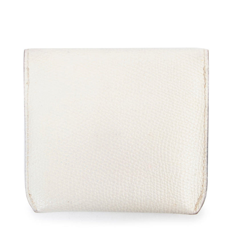 Buy these Delvaux White Leather Wallet for a reasonable price at Labellov online or in store. Koop deze Delvaux White Leather Wallet voor een redelijke prijs bij Labellov online of in de winkel.