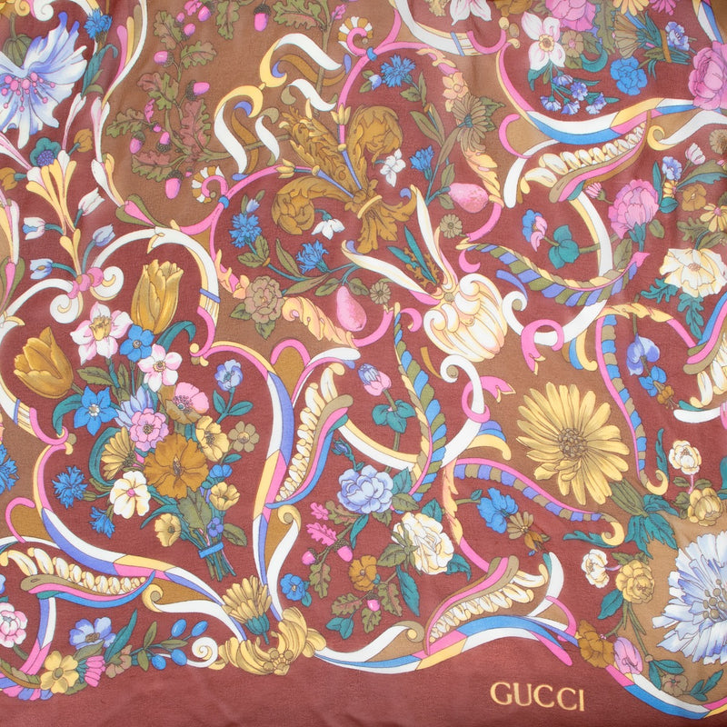 Shop safe online at Labellov in Antwerp this 100% authentic Gucci Multicolor Floral Silk Scarf