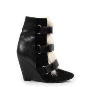 Shop safe online at Labellov in Antwerp these 100% authentic second hand Isabel Marant Black Over Goat Boots - Size 39