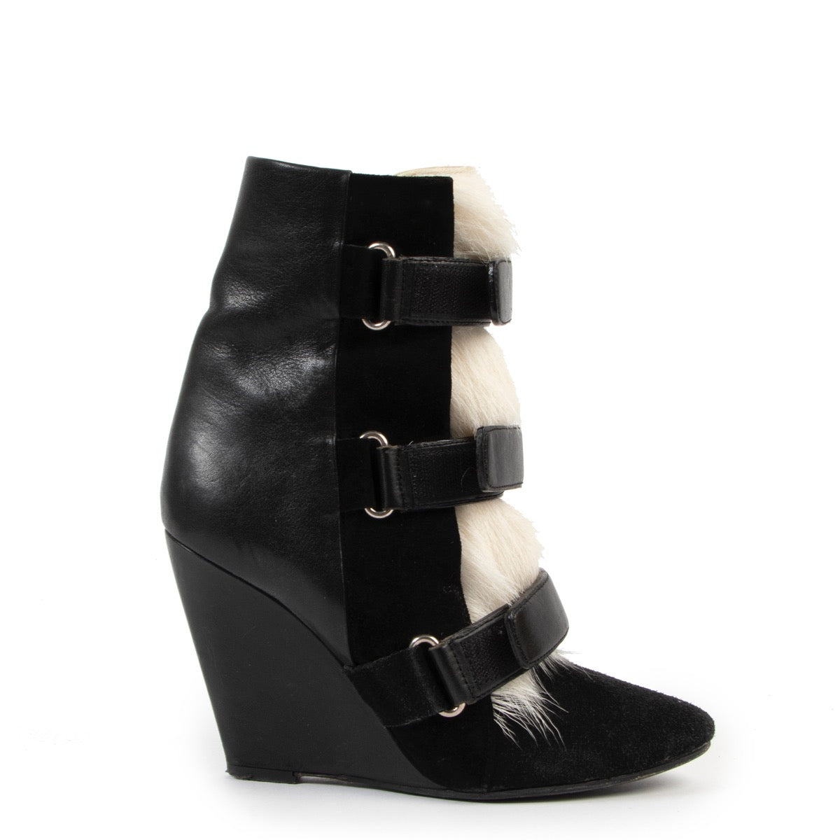 Shop safe online at Labellov in Antwerp these 100% authentic second hand Isabel Marant Black Over Goat Boots - Size 39
