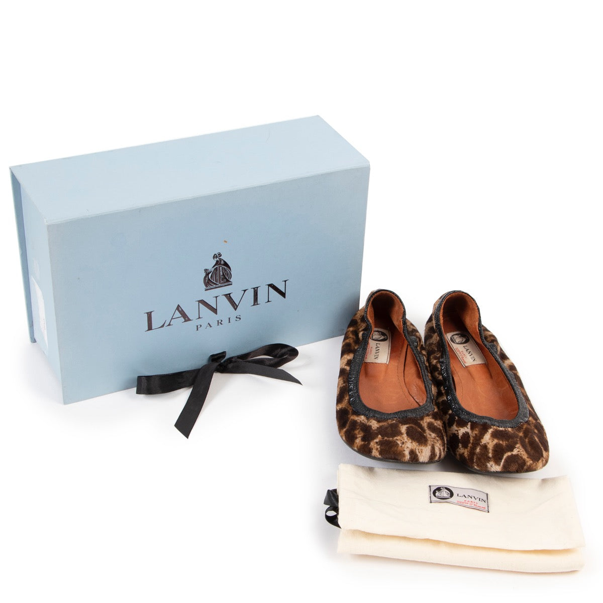 Shop safe online at Labellov in Antwerp these 100% authentic second hand Lanvin Leopard Printed Flats - Size 41