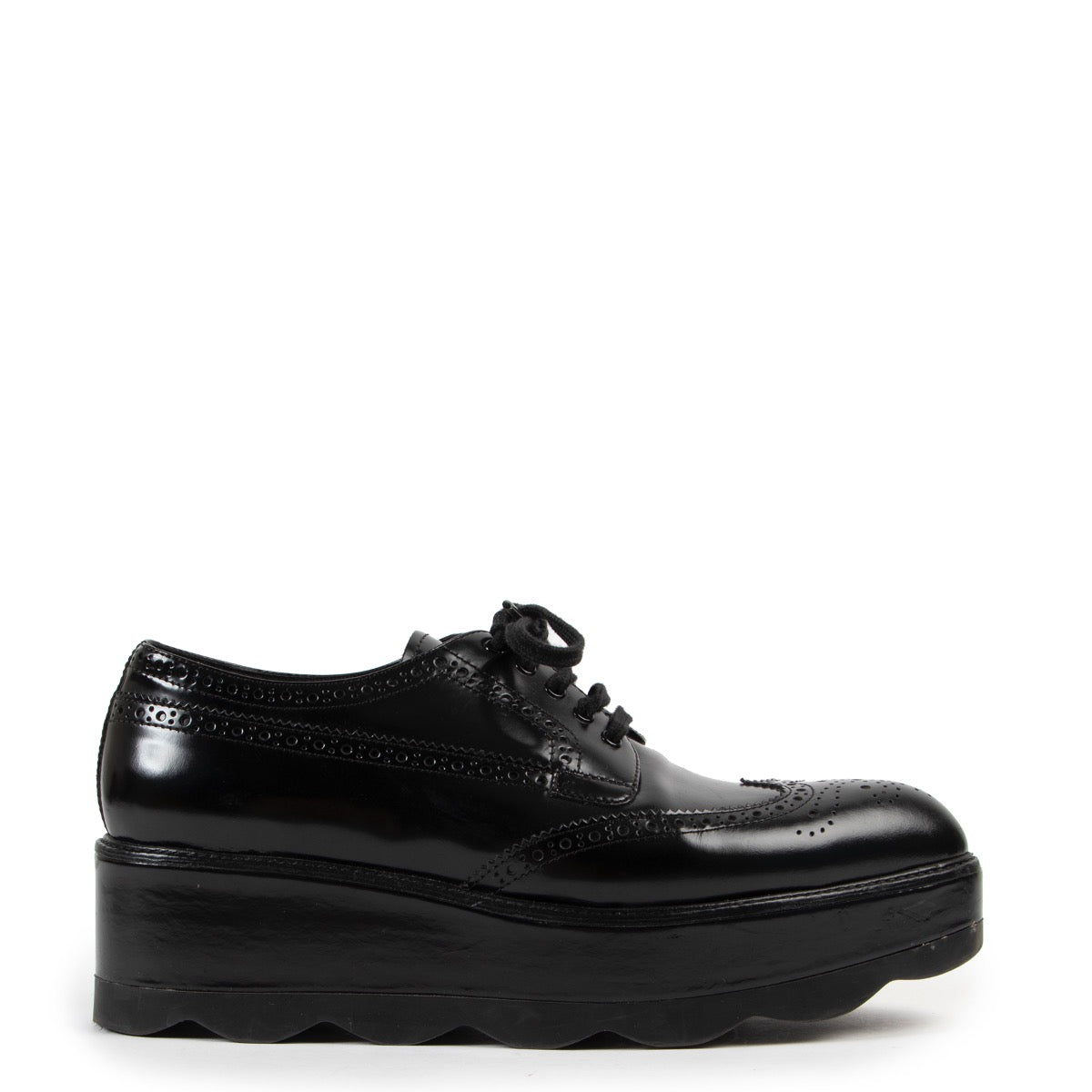 shop safe online at Labellov in Antwerp this 100% authentic second hand Prada Black Platform Brogues - Size 40