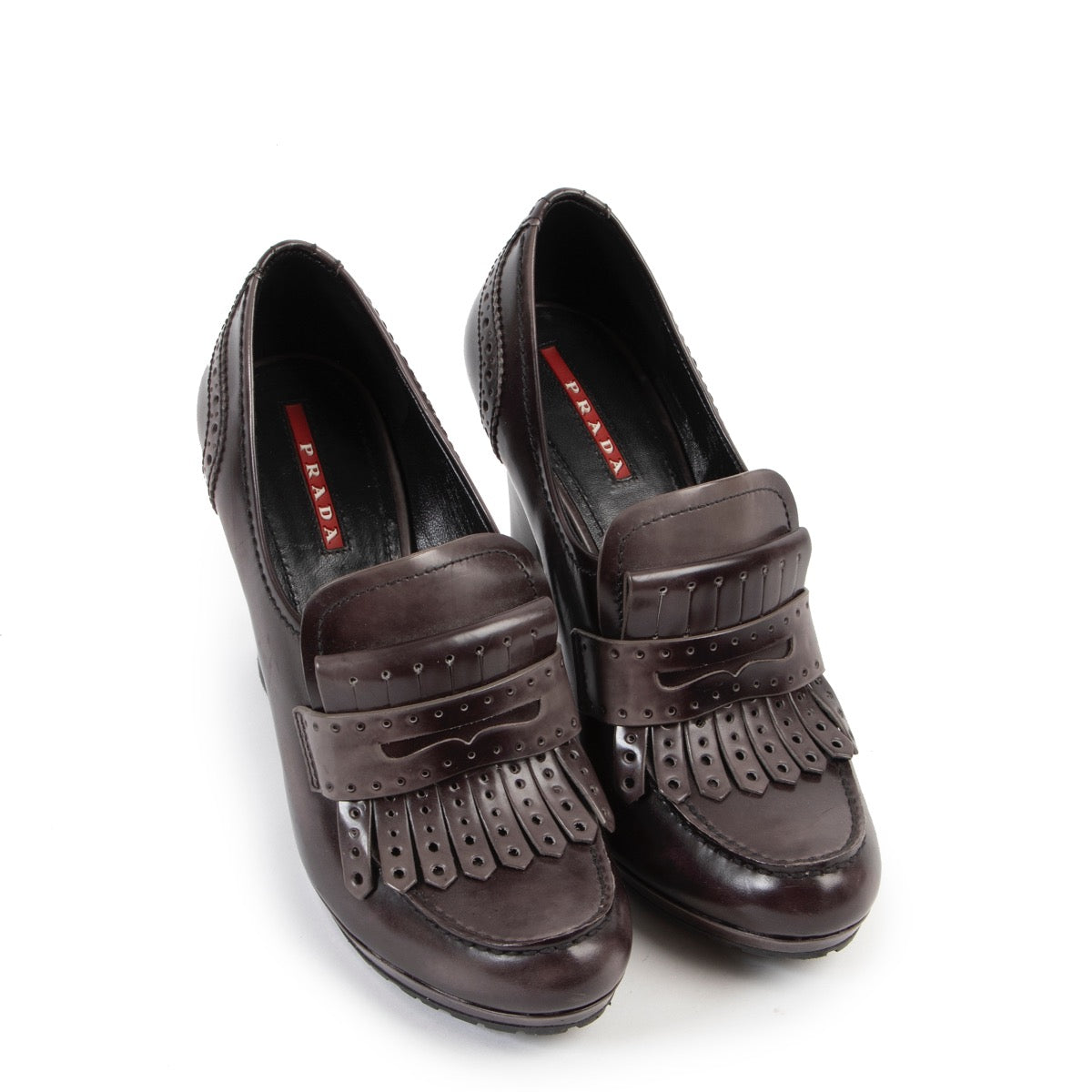 Shop safe online at Labellov in Antwerp this 100% authentic second hand Prada Taupe Leather Pumps - Size 38,5