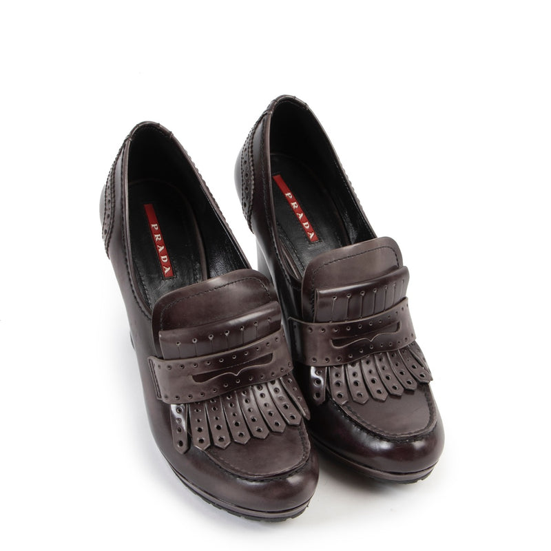 Shop safe online at Labellov in Antwerp this 100% authentic second hand Prada Taupe Leather Pumps - Size 38,5
