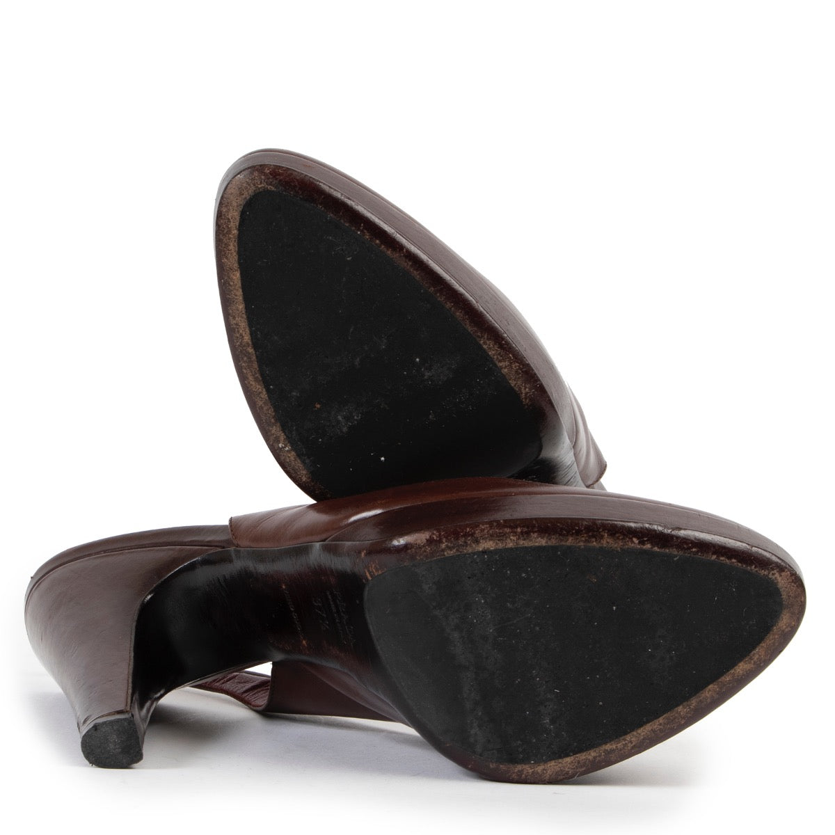 Shop safe online at Labellov in Antwerp this 100% authentic second hand Prada Burgundy Slingback Heels - Size 37,5
