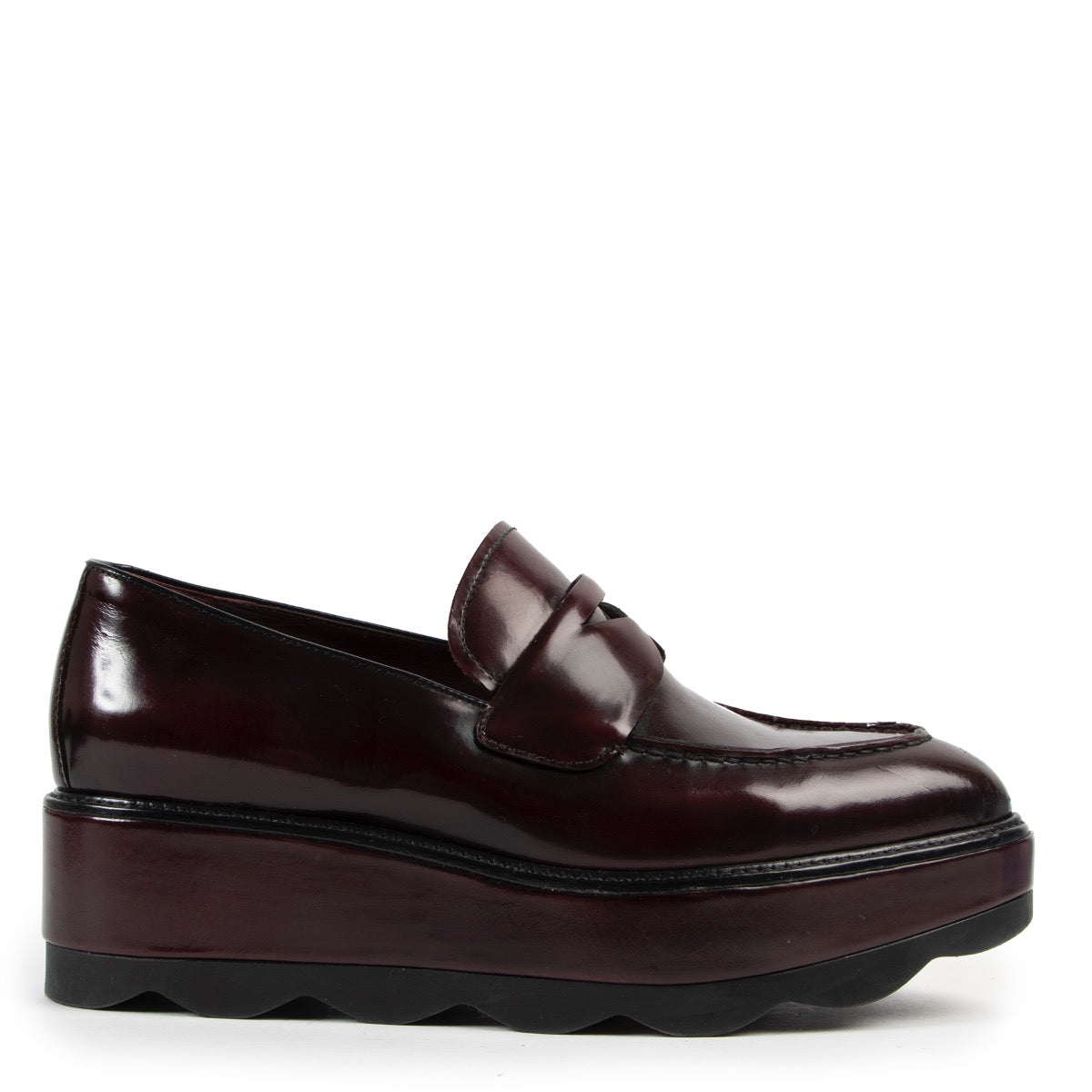 Shop safe online at Labellov in Antwerp this 100% authentic second hand Prada Purple Platform Brogues - Size 39,5