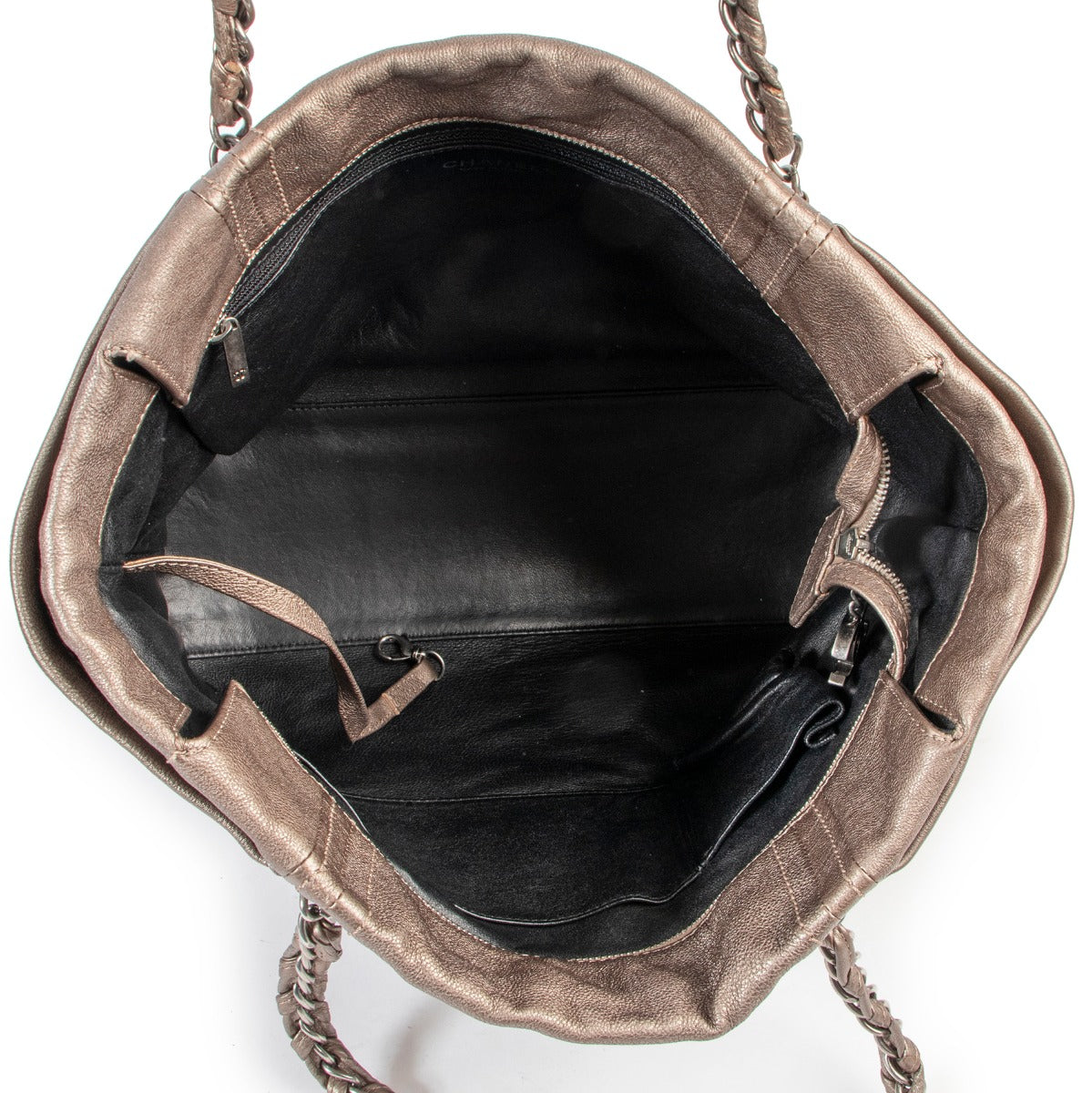 Original Chanel Metallic Grey Shoulder bag in good condition for sale now on Labellov Luxury Antwerp for 2nd hand designer bags
