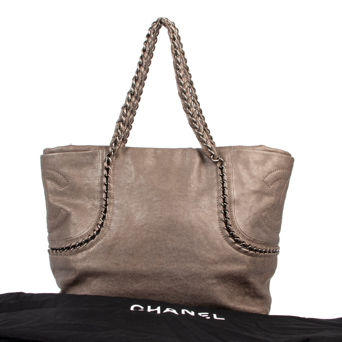 Original Chanel Metallic Grey Shoulder bag in good condition for sale now on Labellov Luxury Antwerp for 2nd hand designer bags