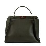 Fendi Green Leather Large Peekaboo Bag aan de beste prijs bij Labellov tweedehands luxe in Antwerpen en Knokke. Wij kopen en verkopen steeds aan de beste prijs voor u.
