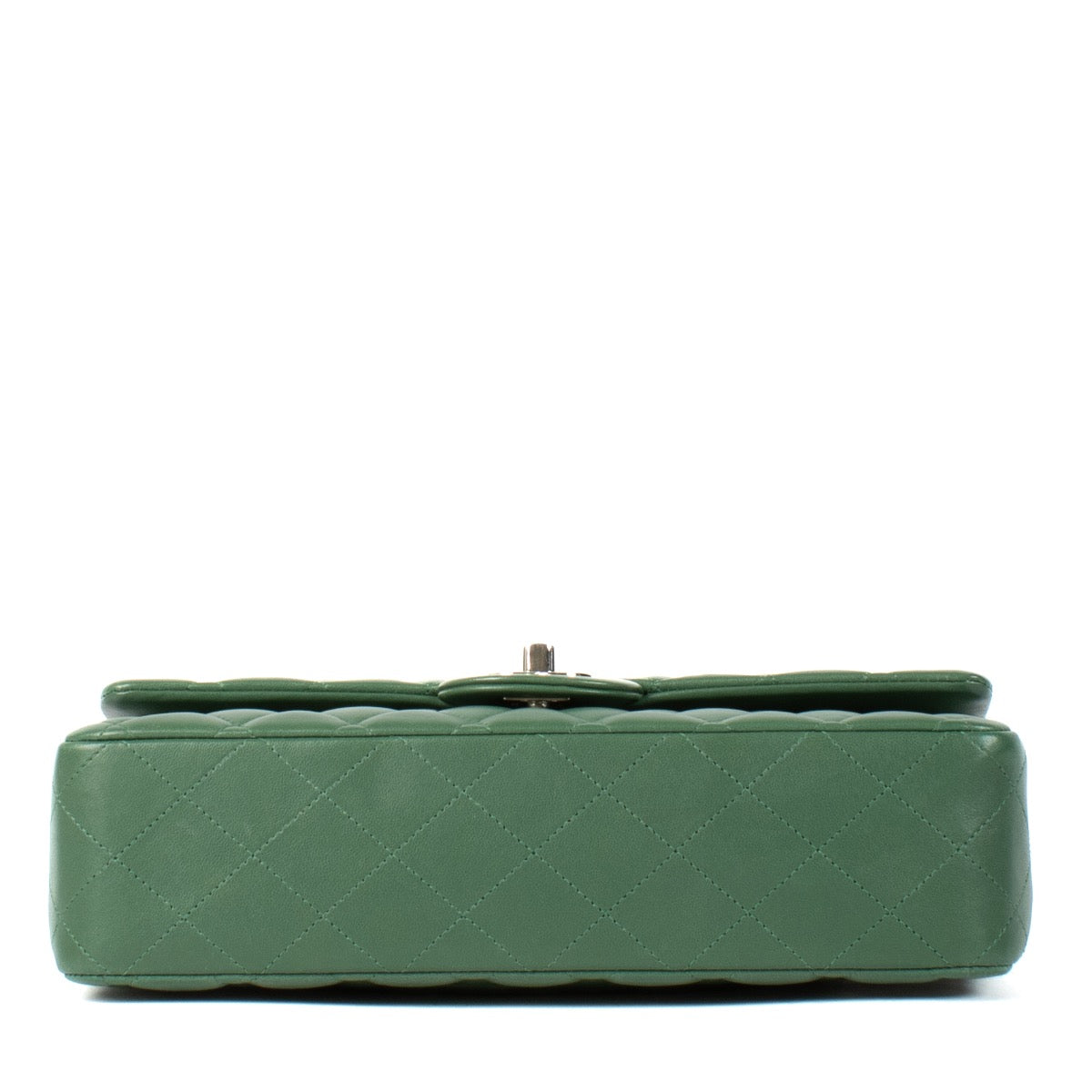 Shop safe online at Labellov in Antwerp, Brussels and Knokke this 100% authentic second hand Chanel Green Lambskin Medium Classic Flap Bag
