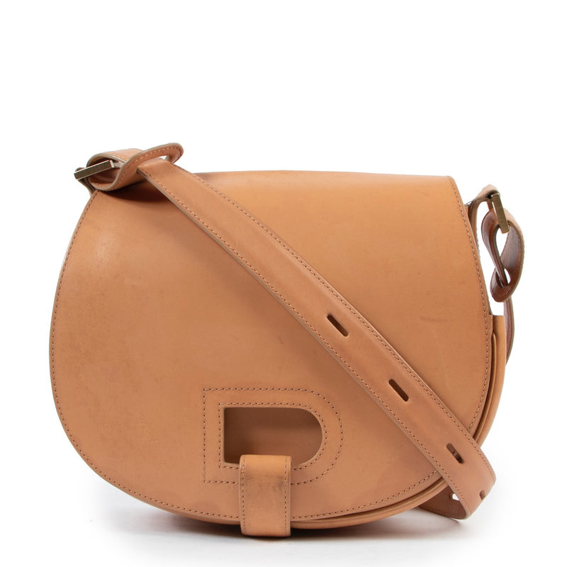 Shop safe online 100% authentic second hand Delvaux Nude Kate GM Crossbody Bag at the right price at labellov in Antwerp.