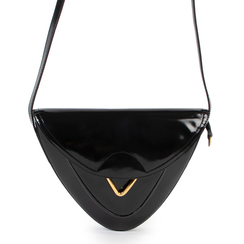 Shop safe online 100% authentic second hand Delvaux Black Patent Leather Triangle Crossbody Bag in very good condition at the right price at Labellov in Antwerp.