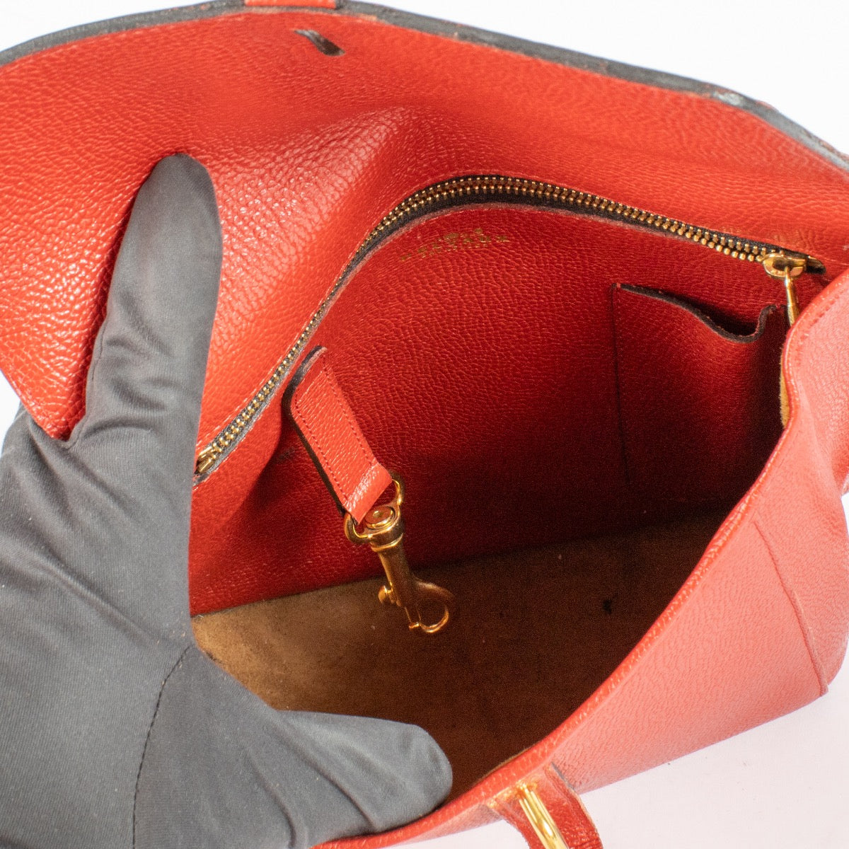 Authentic Second Hand Delvaux Red Rubis Crossbody on Labellov.com