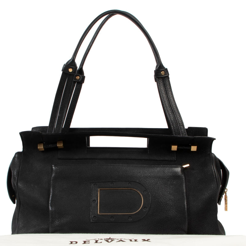 Buy this Delvaux Black Benjamin Shoulder Bag at Labellov for a reasonable price online or in store. Bring your items in an we will do the rest at Labellov Antwerp