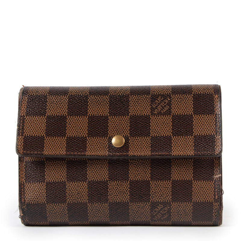 Shops safe online at Labellov in Antwerp this 100% authentic second hand Louis Vuitton Porte-Tresor Etui Papiers Damier Ebene Wallet
