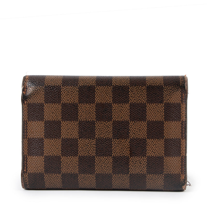 Shops safe online at Labellov in Antwerp this 100% authentic second hand Louis Vuitton Porte-Tresor Etui Papiers Damier Ebene Wallet