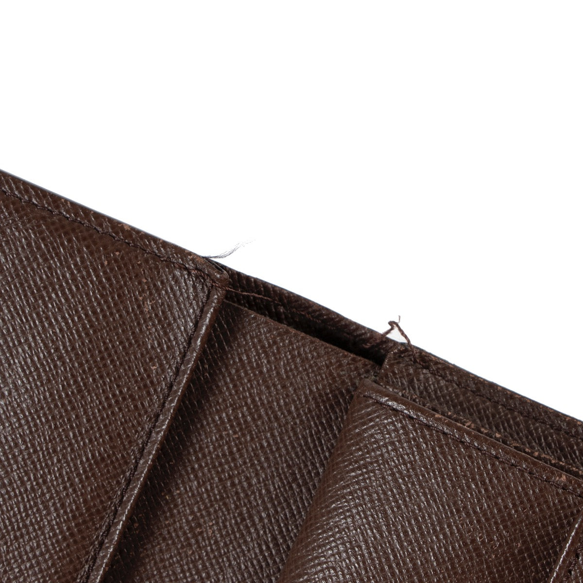 Shops safe online at Labellov in Antwerp this 100% authentic second hand Louis Vuitton Porte-Tresor Etui Papiers Damier Ebene Wallet