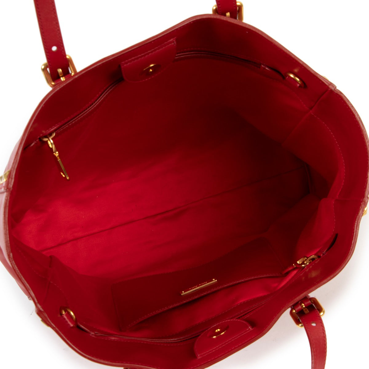 Buy this Miu Miu Shopping Fuoco Red Bag at Labellov for a reasonable price online or in store.