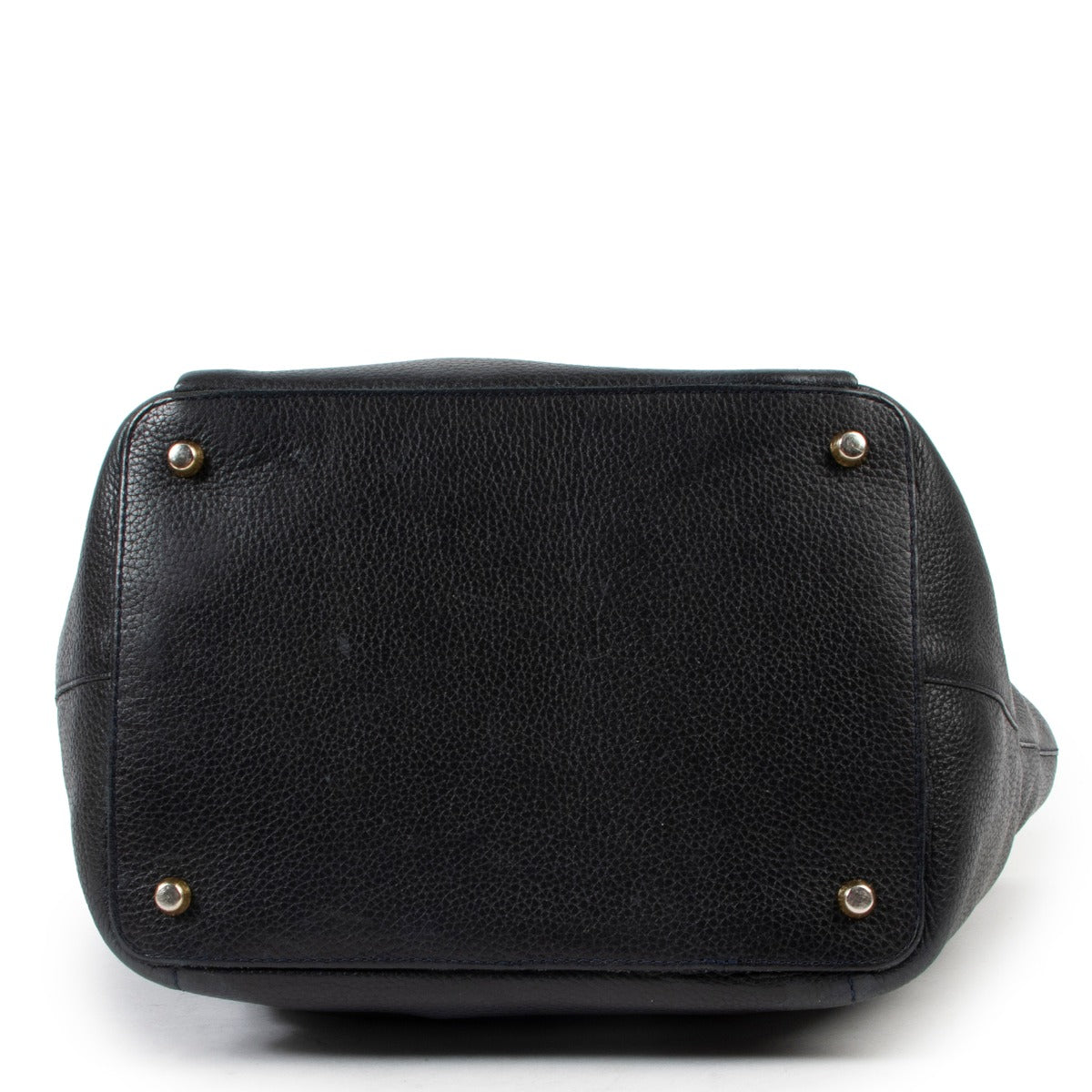 Buy this Delvaux Blue Shoulder Bag at Labellov online or in store for a reasonable price. buy and sell your designer items at Labellov Luxury in Antwerp
