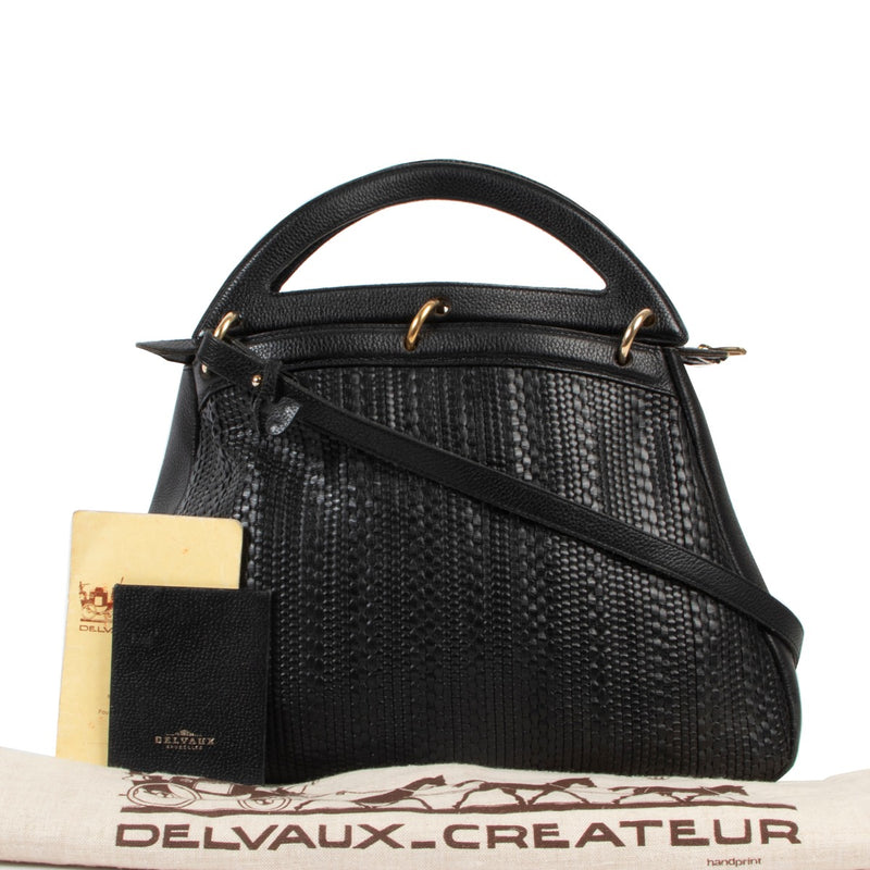 This Delvaux Blue Toile De Cuir Shoulder Bag is availble for a secondlife at Labellov. Buy online or instore and sell your designer items at Labellov Luxury !