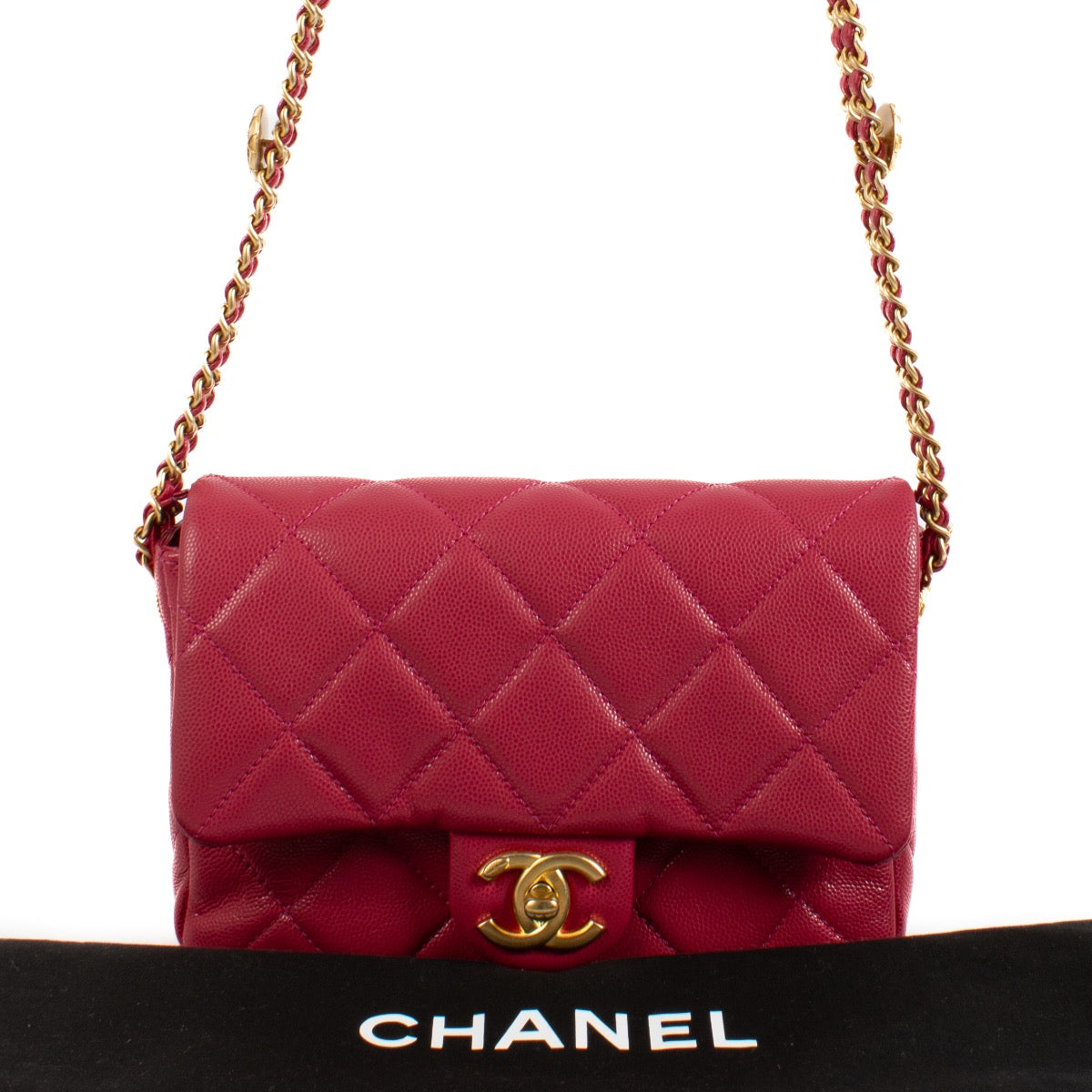 Shop safe online at Labellov in Antwerp, Brussels and Knokke this 100% authentic second hand Chanel Pink Twist Your Buttons Mini Square Bag. Veilig online tweedehands authentieke Chanel Pink Twist Your Buttons Mini Square handtas kopen bij Labellov.