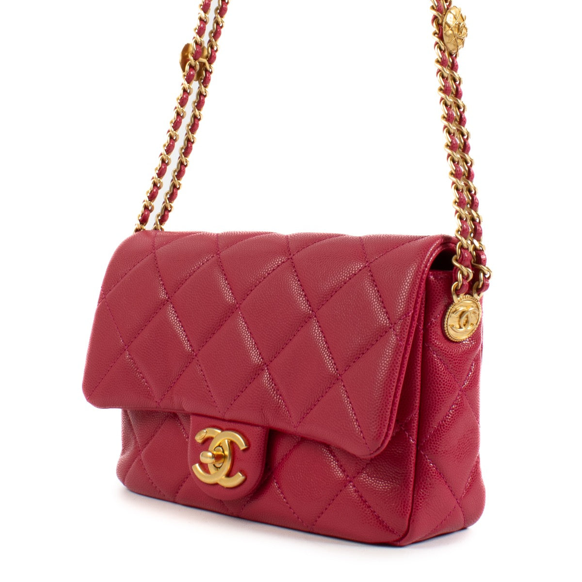 Shop safe online at Labellov in Antwerp, Brussels and Knokke this 100% authentic second hand Chanel Pink Twist Your Buttons Mini Square Bag. Veilig online tweedehands authentieke Chanel Pink Twist Your Buttons Mini Square handtas kopen bij Labellov.