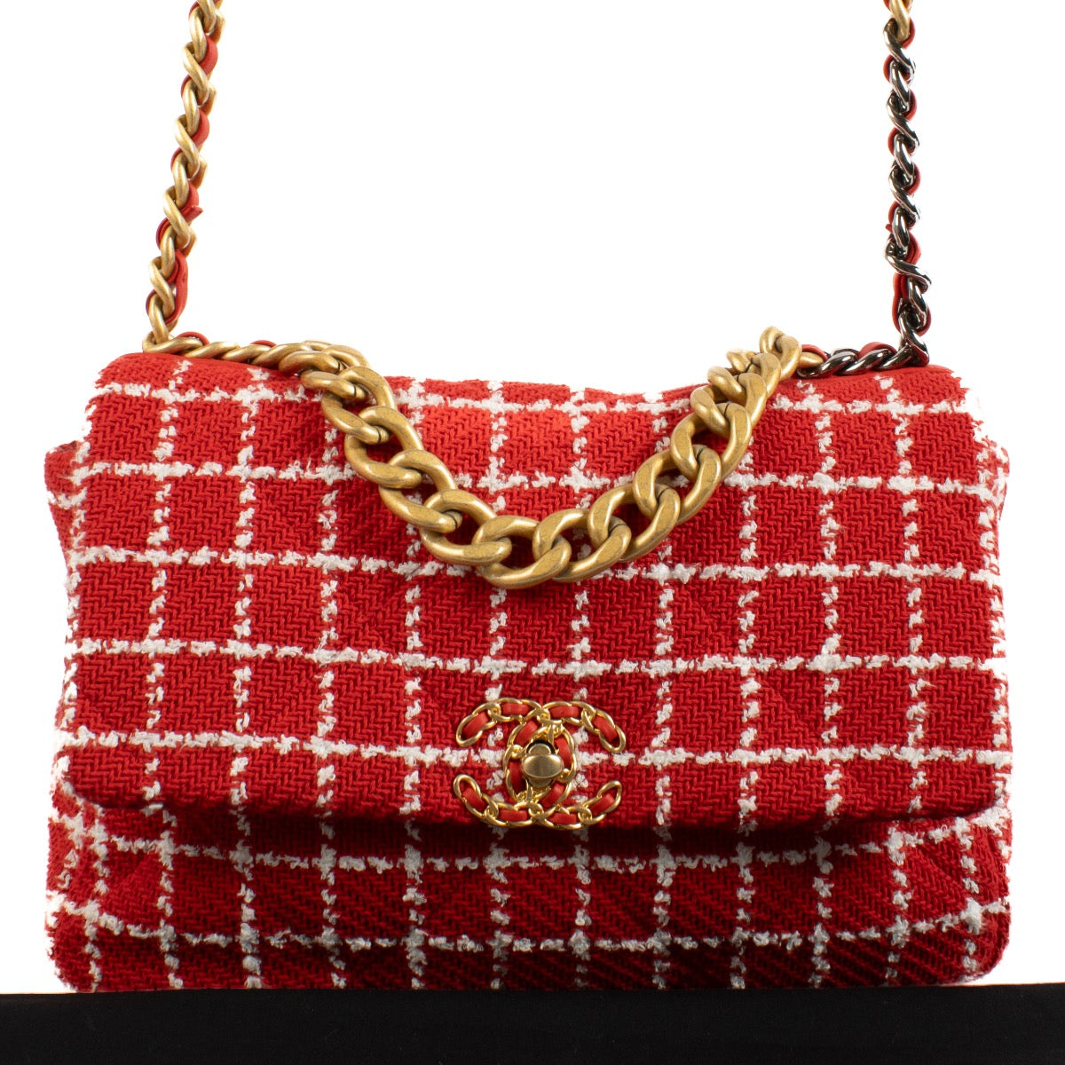 Shop safe online at Labellov in Antwerp, Brussels and Knokke this 100% authentic second hand Chanel Red Tweed Large 19 Bag. Veilig online tweedehands authentieke Chanel Red Tweed Large 19 Bag handtas kopen bij Labellov.