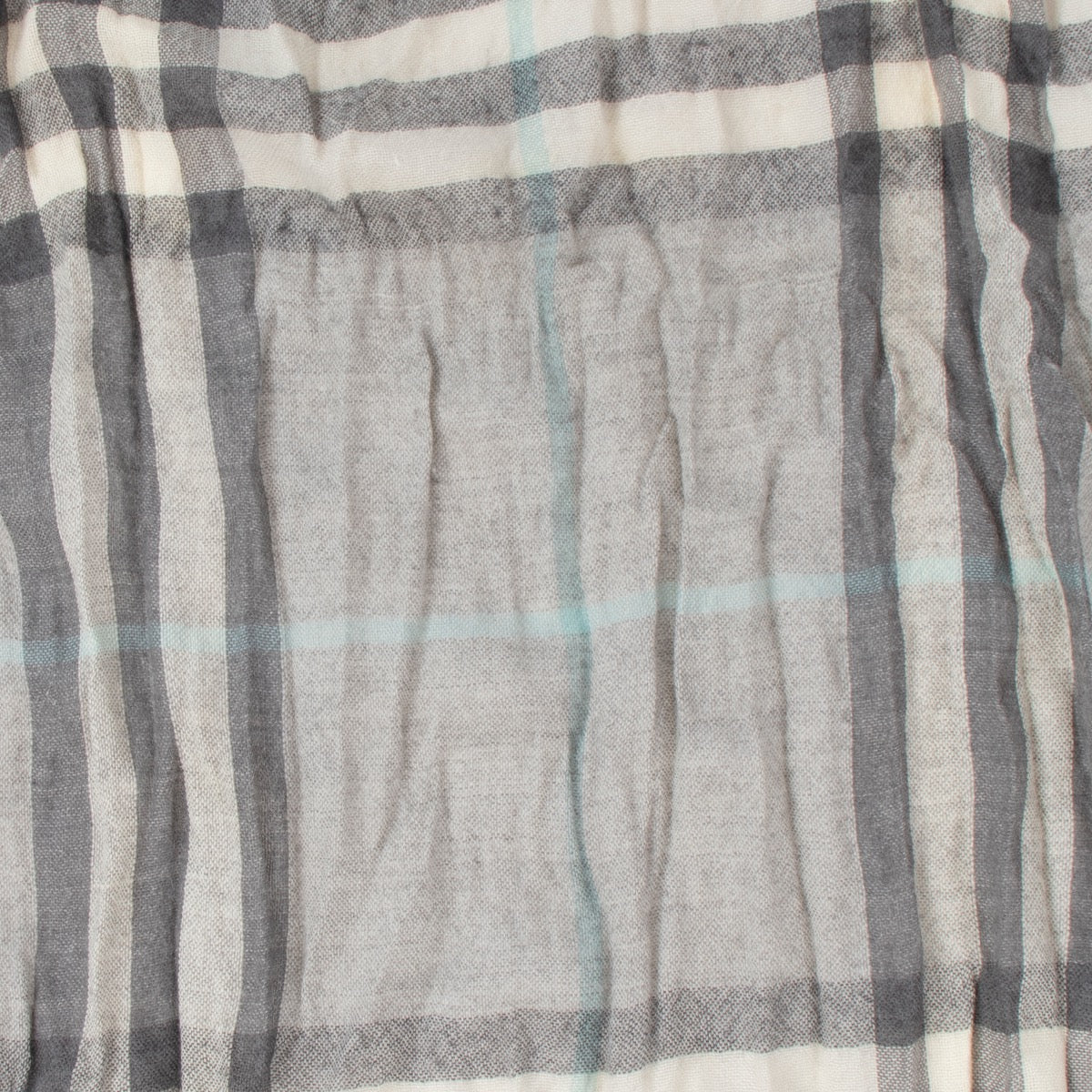 Shop safe online 100% authentic second hand Burberry Grey Checked Scarf in very good condition at Labellov in Antwerp.