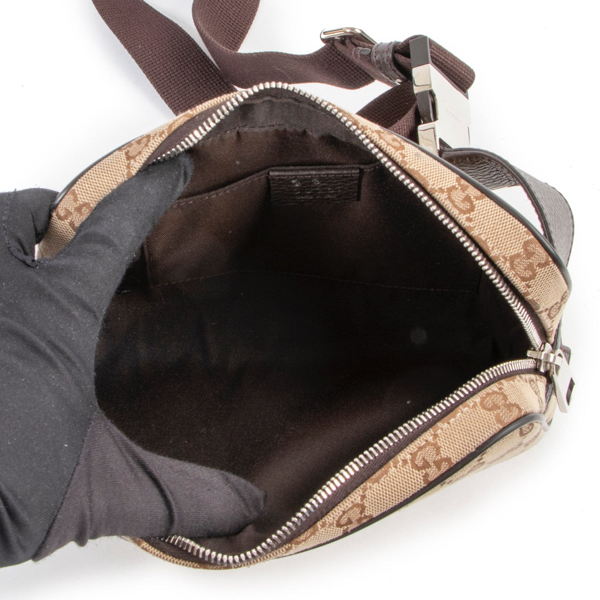 Shop safe online 100% authentic second hand Gucci Monogram Canvas Belt Bag in very good condition at the right price at Labellov in Antwerp.