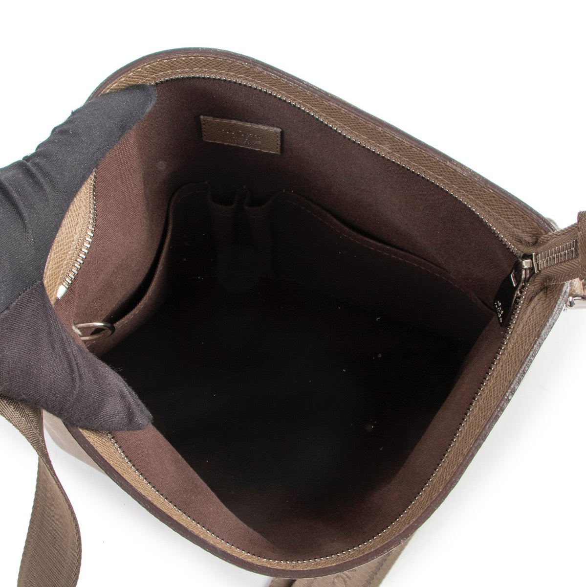 Shop safe online 100% authentic second hand Louis Vuitton Green Sasha Crossbody Bag in very good condition at Labellov in Antwerp.
