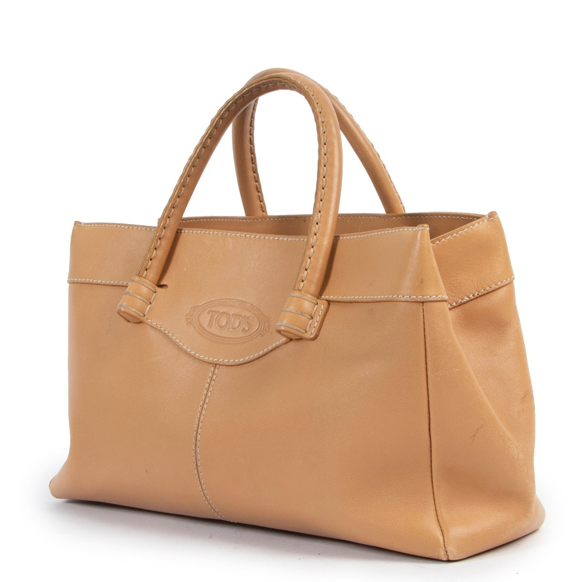 Shop safe online 100% authentic second hand Tods Camel Leather Top handle Bag in very good condition at Labellov in Antwerp.