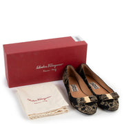 Vintage Salvatore Ferragamo Black Gold Flats in good condition