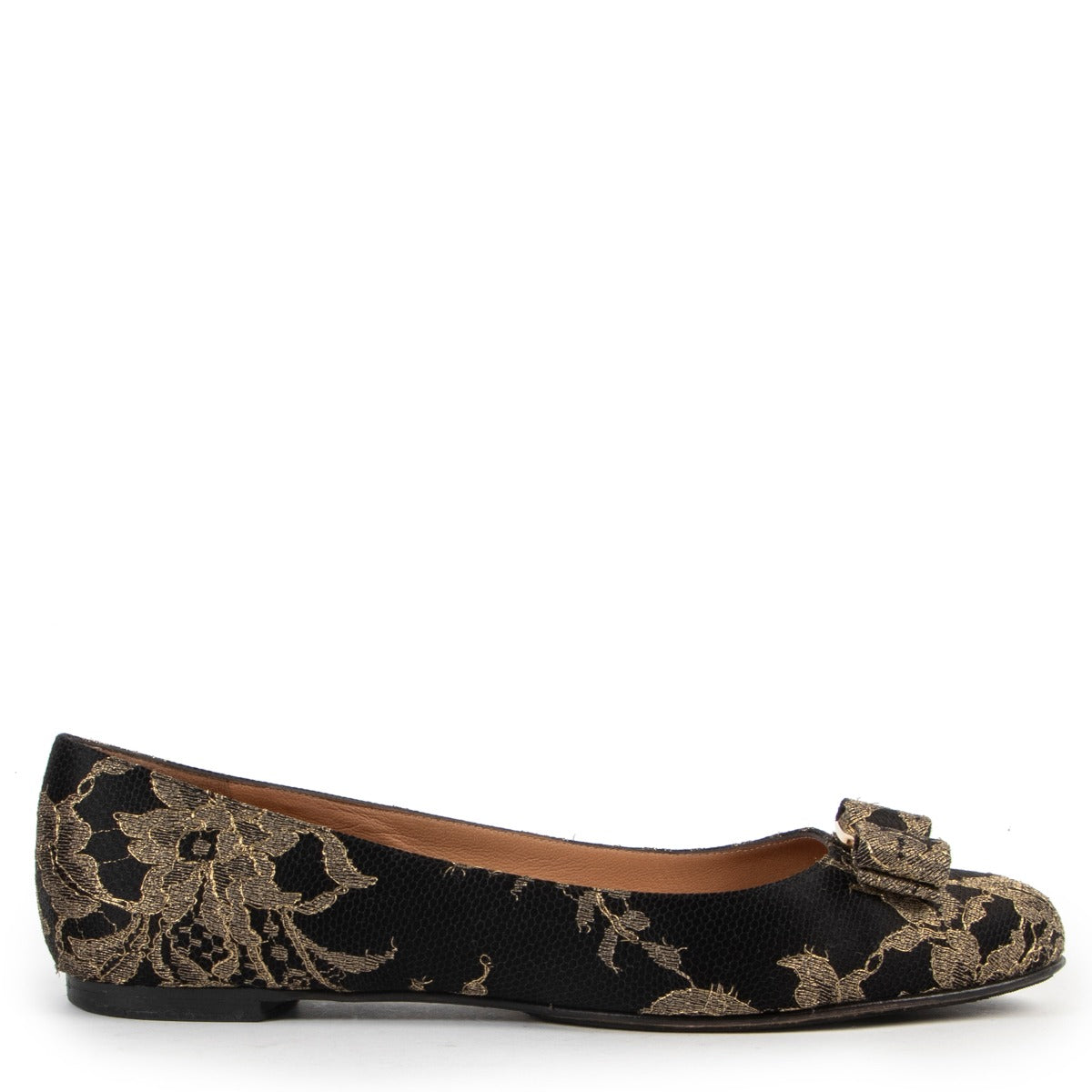 Salvatore Ferragamo Black Gold Flats in Size 37.5 for sale on Labellov Antwerp