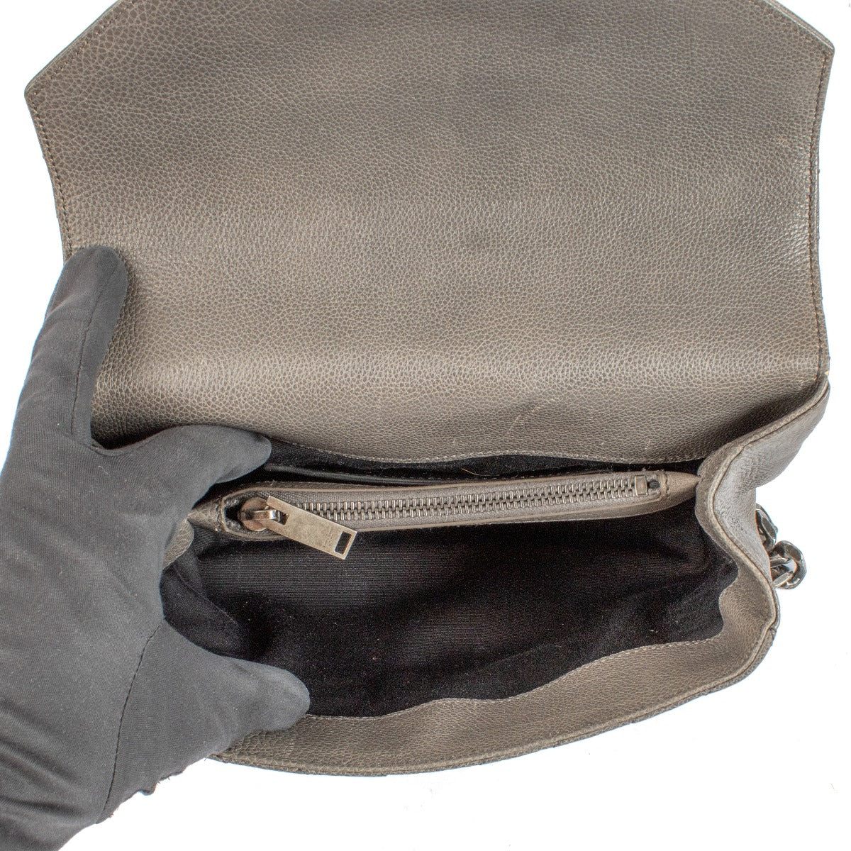 Shop 100% authentic secondhand Saint Laurent Grey Leather Medium College Bag on Labellov.com