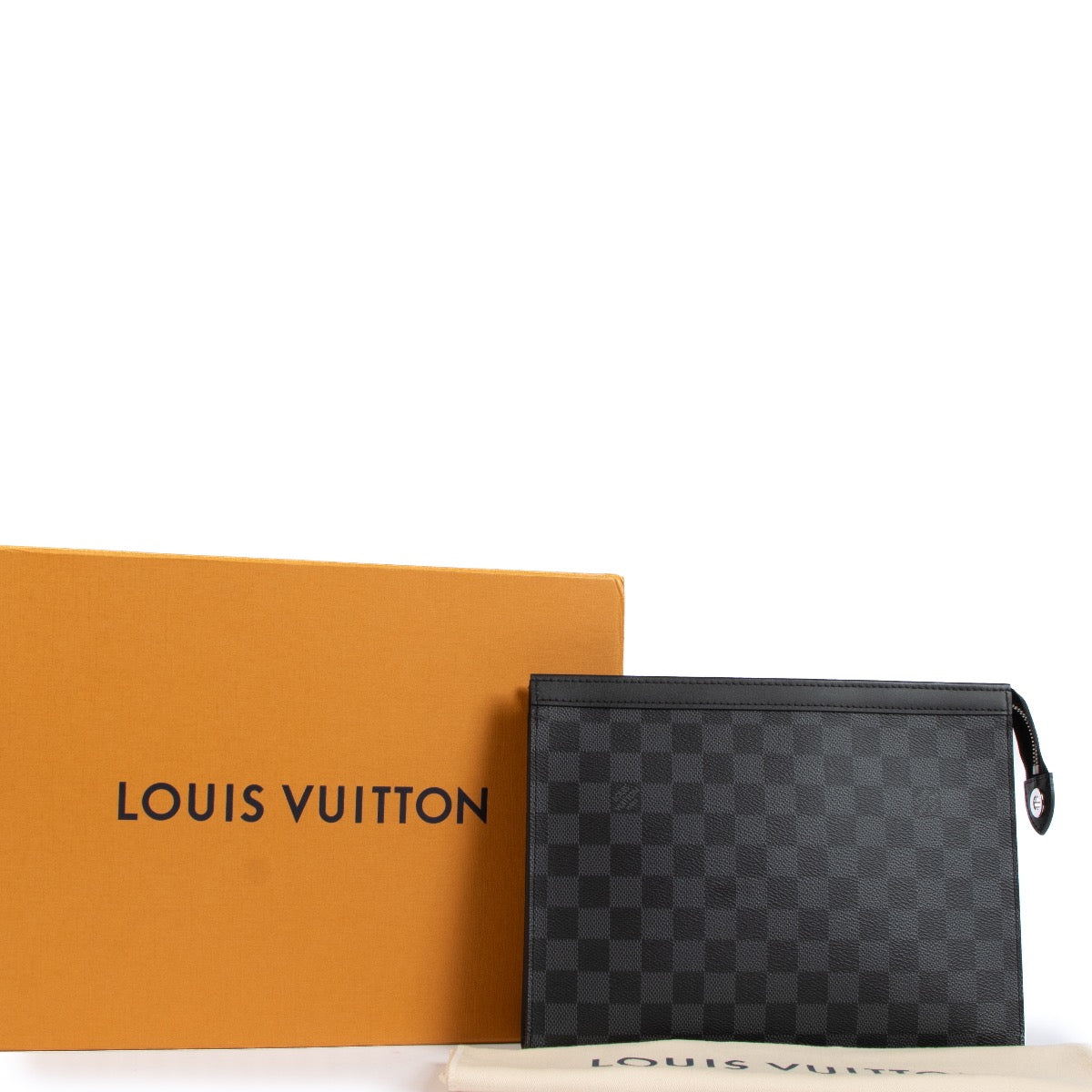 Shop safe online at Labellov in Antwerp, Brussels and Knokke this 100% authentic second hand Louis Vuitton Damier Graphite Canvas Pochette Voyage MM
