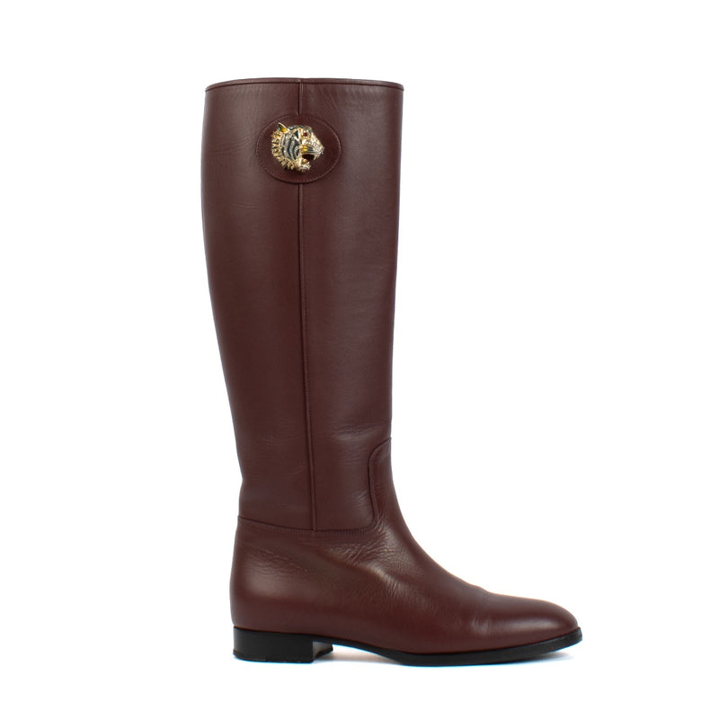 Shop safe online at Labellov in Antwerp, Brussels and Knokke these 100% authentic second hand Gucci Burgundy Leather Riding Boots - size 37