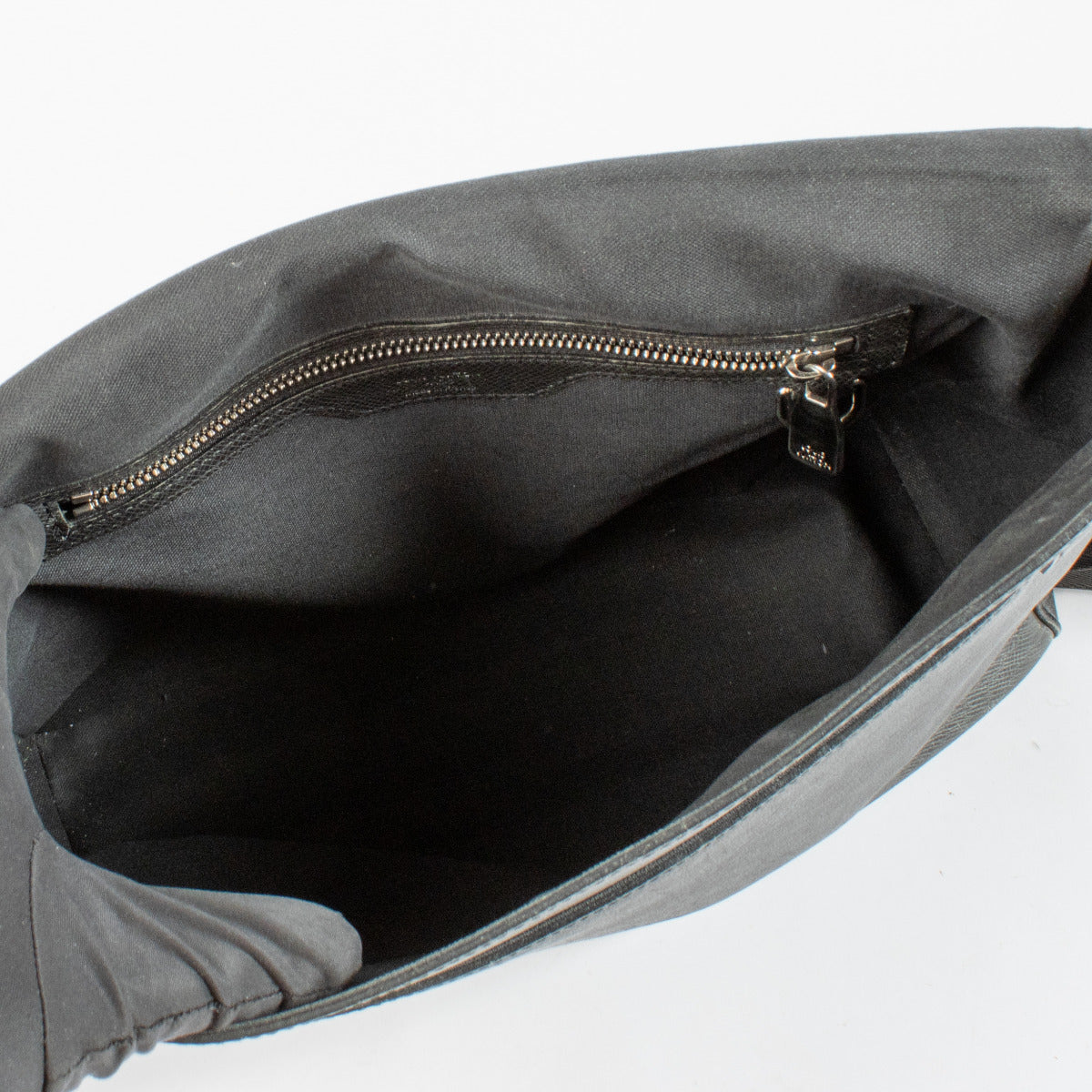 Louis Vuitton Grijze Taiga Messenger Tas