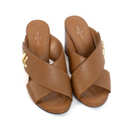Shop safe online at Labellov in Antwerp, Brussels and Knokke these 100% authentic second hand Louis Vuitton Camel Leather Heels - size 37