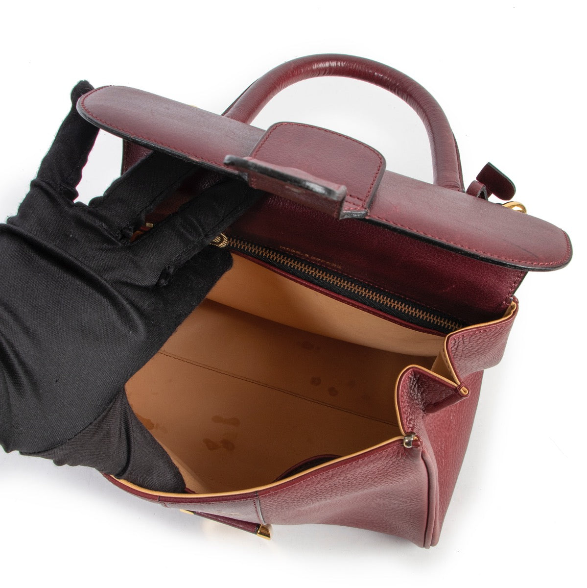 Shop safe online 100% authentic second hand Delvaux Red PM Brillant in very good condition at the right price at labellov in Antwerp.