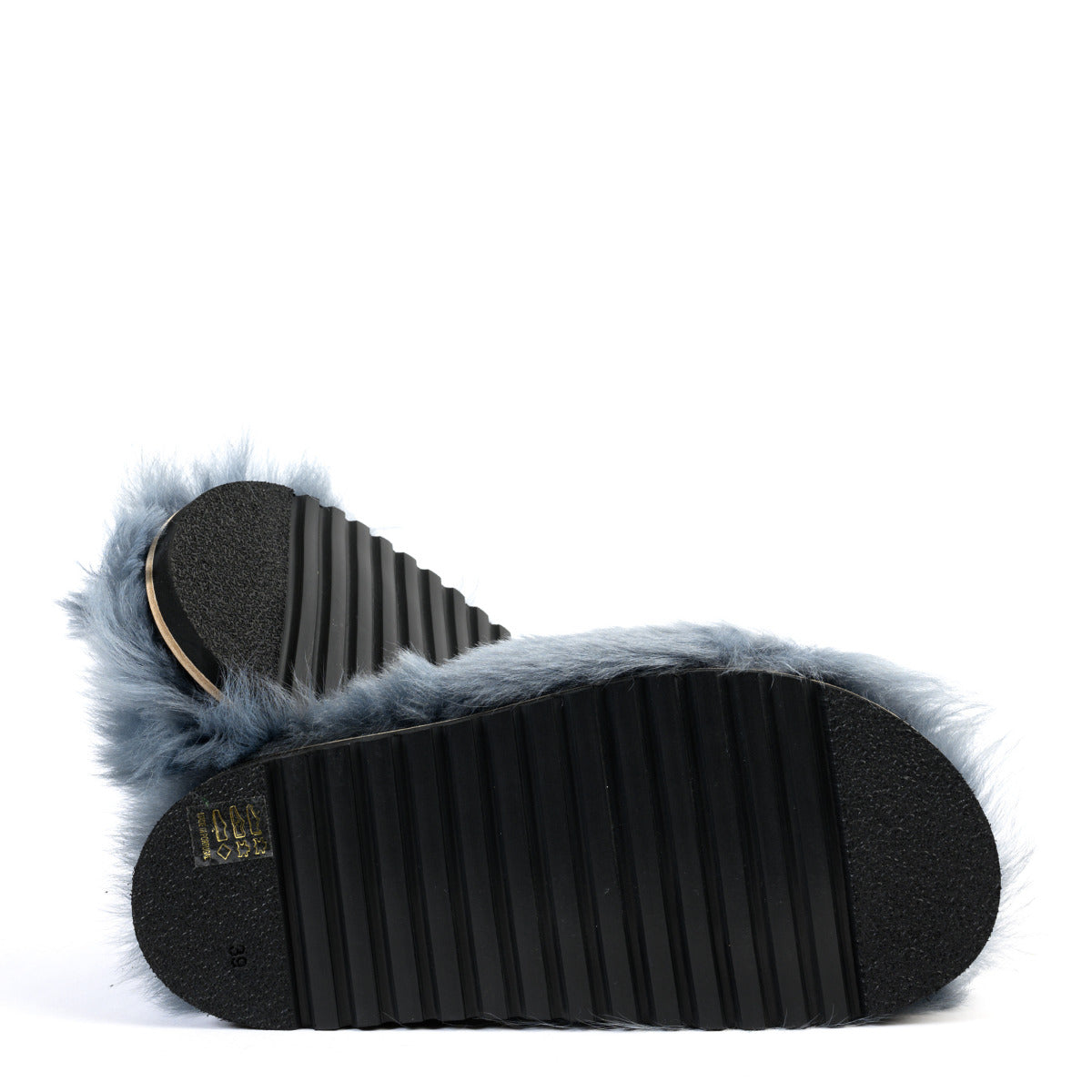 Shop safe online at Labellov in Antwerp these 100% authentic second hand Dorothee Schumacher Blue Furry Slides - Size 39