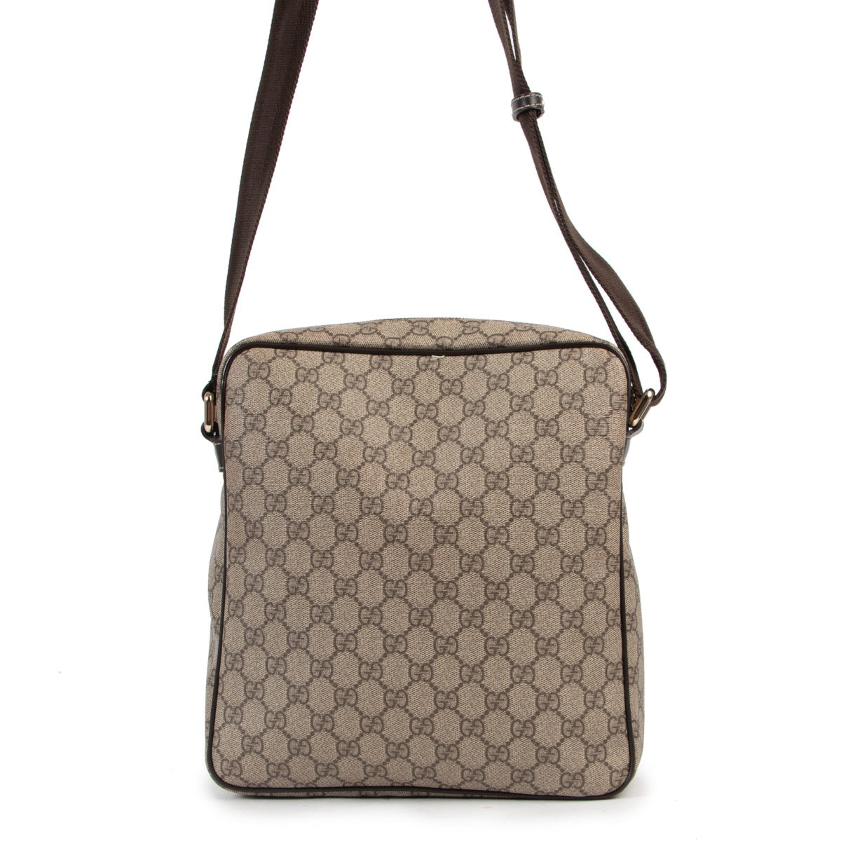 Shop safe online 100% authentic second hand Gucci Monogram Canvas Messenger Crossbody in very good, excellent condition at the right price at Labellov in Antwerp.
