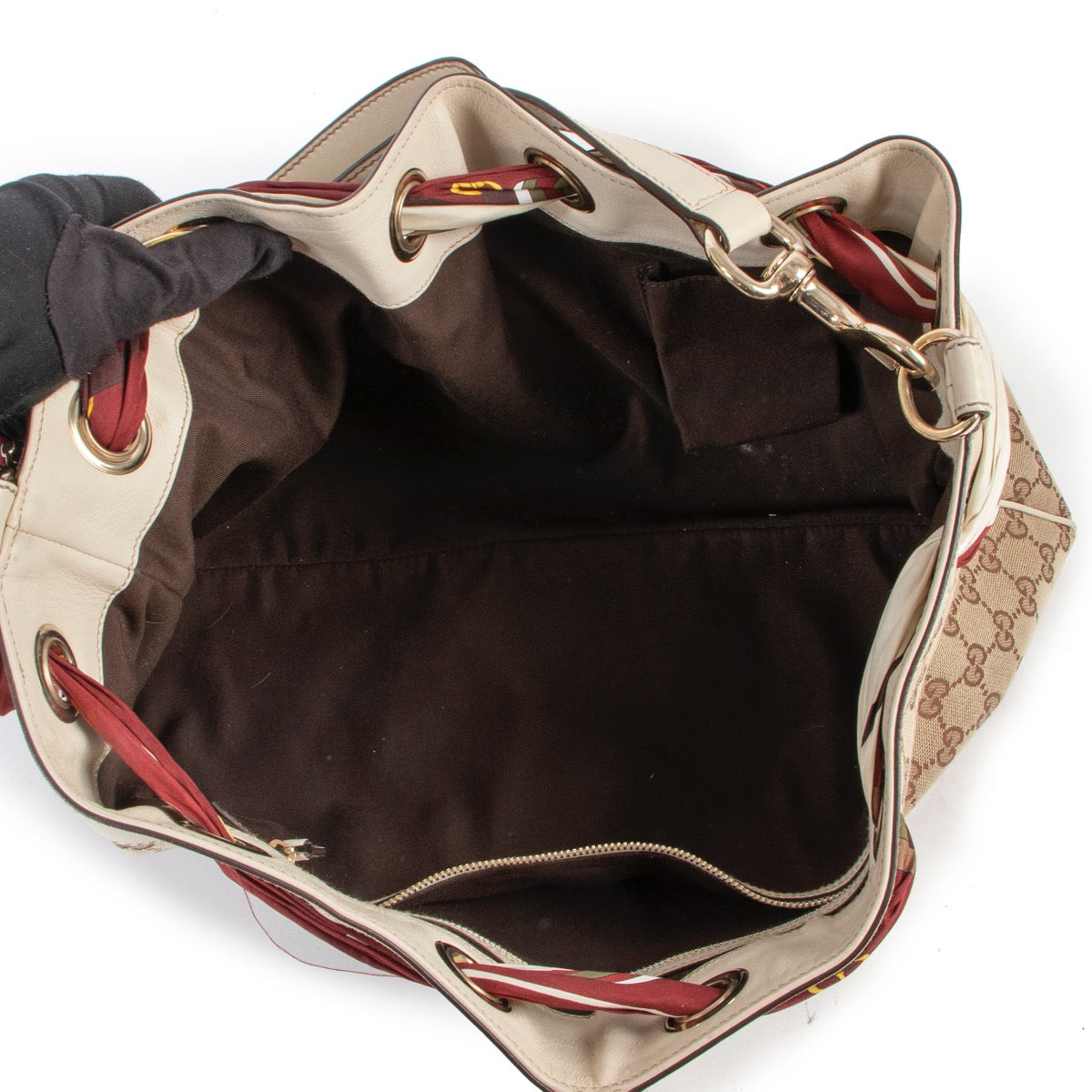 Shop safe online 100% authentic second hand Gucci Monogram Silk Scarf Positano Shoulder Bag in very good condition at the right price at labellov in Antwerp.